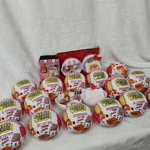15 Lot NEW SEALED Miniverse Hello Kitty Ball Make It Mini Sanrio & Display Toys